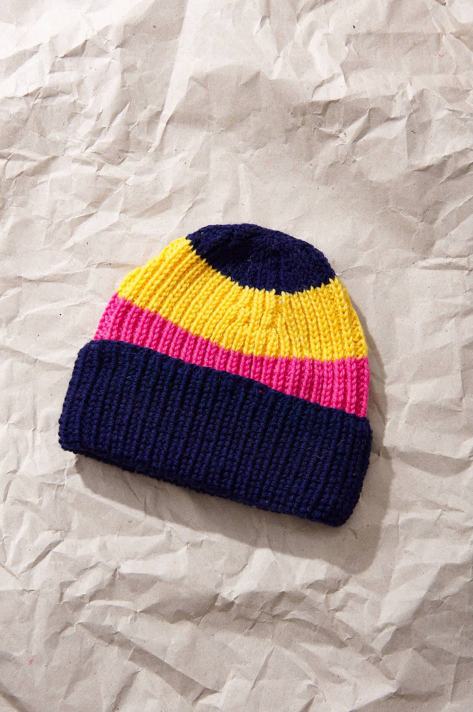 Mütze BLAU GELB PINK ROT
