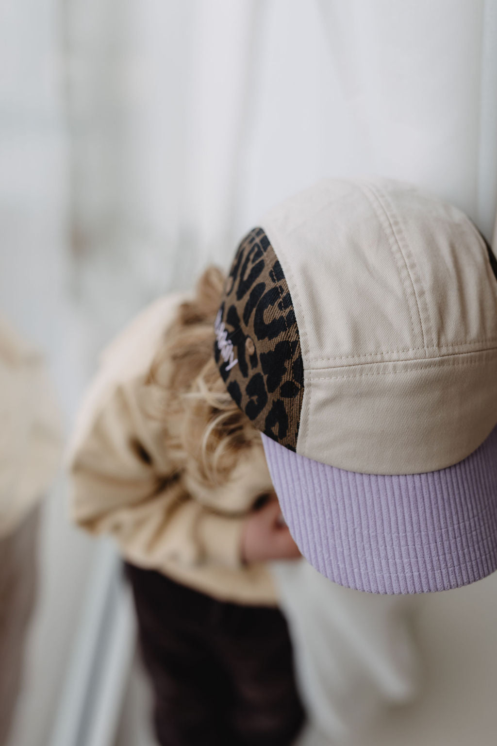 Cap LEO light brown/lilac