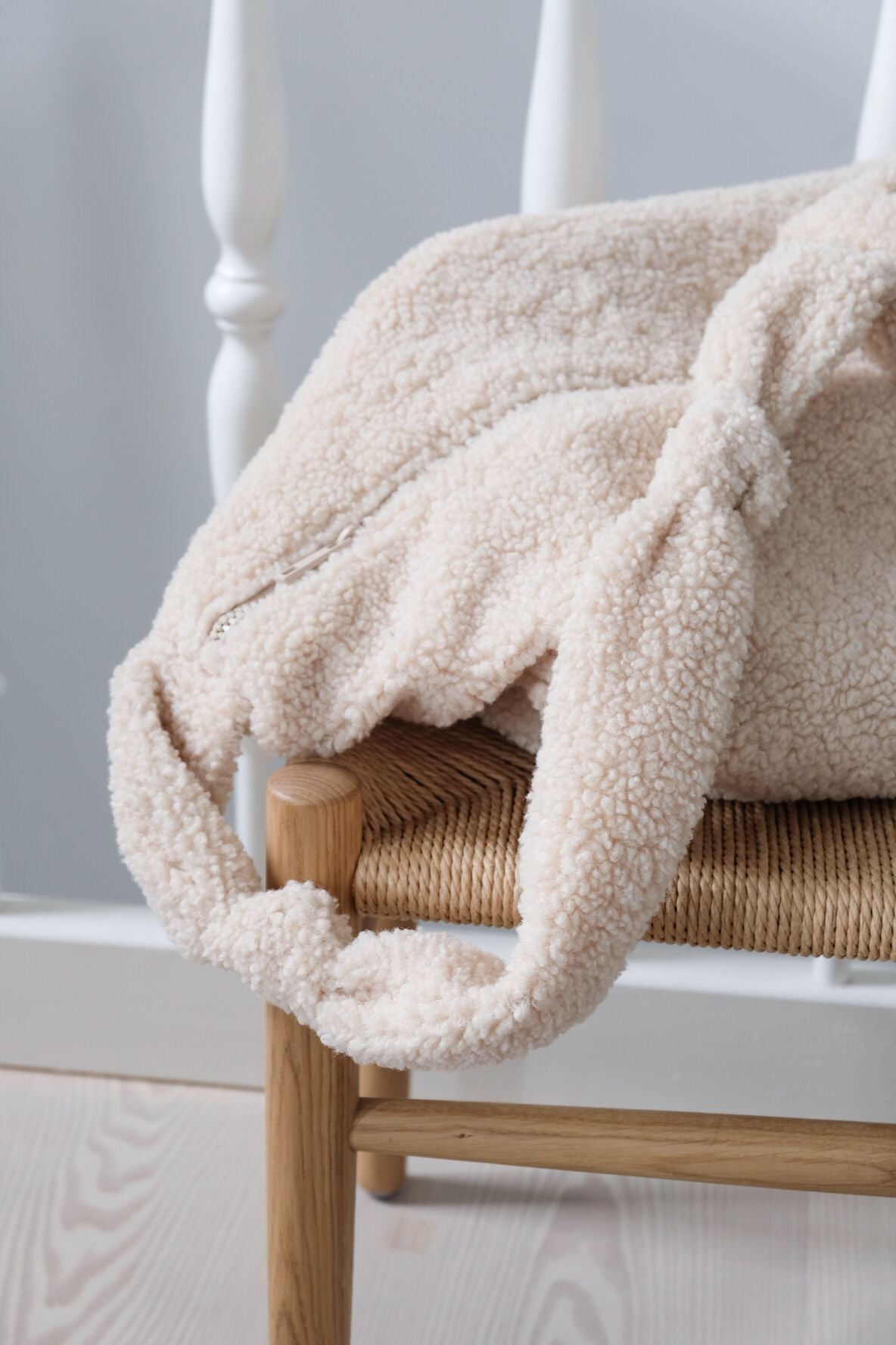 Lukkily Bag #1 - Teddytasche in ecru mit Knotendetail am Henkel