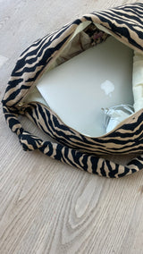 Preorder Lukkily Bag#1 Zebra creme/black