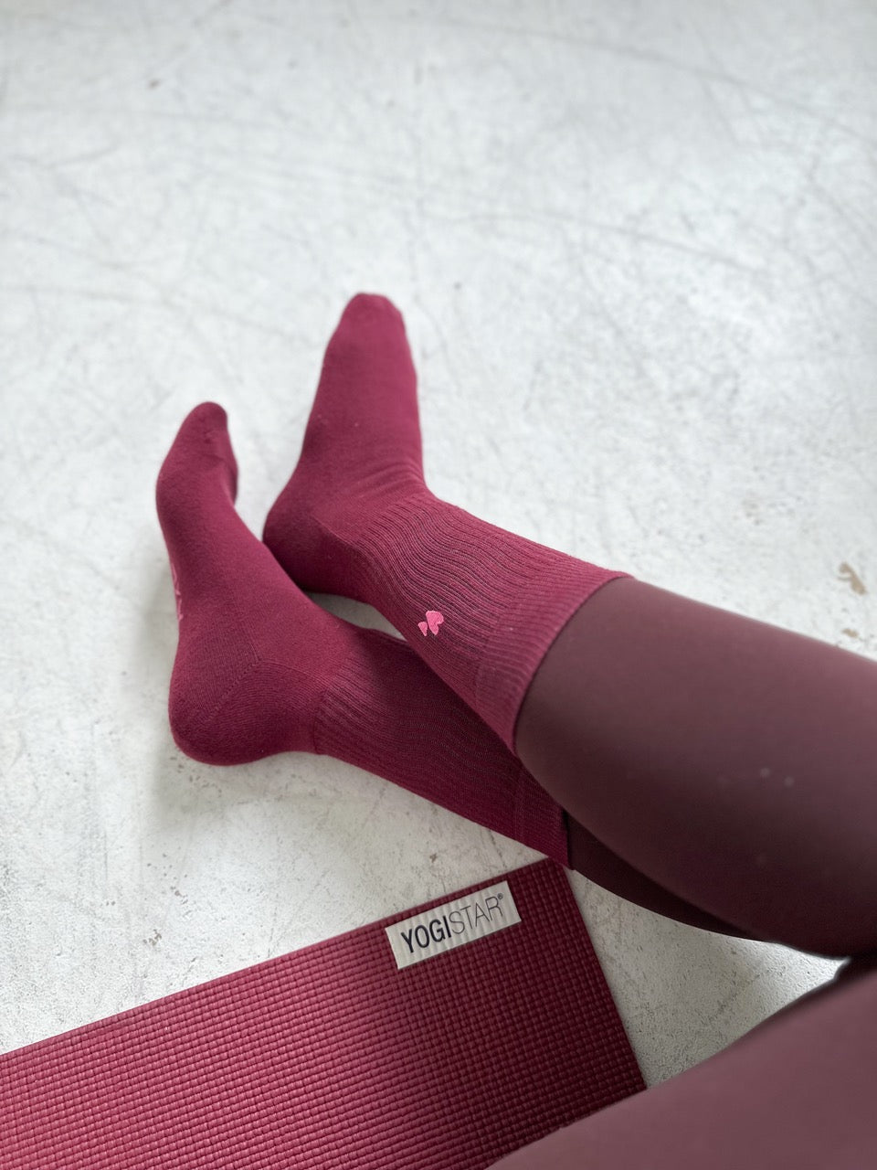 Lukkily x Atelier Rive Socks Burgundy