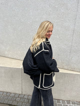 Lukkily Bag Nylon schwarz als Mombag auf den Rücken geschoben um die Hände frei zu haben