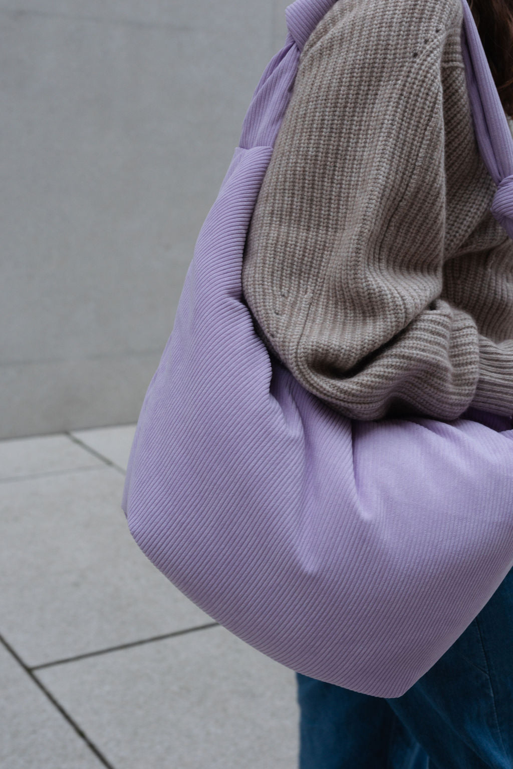 Mombag aus weichem Cord in zartem flieder