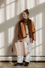 Beige Mom Bag von Lukkily mit Knotendetail am Henkel - XXL Cord Shopper im lässigen Cool-Mum-Look, auch als Wickeltasche nutzbar