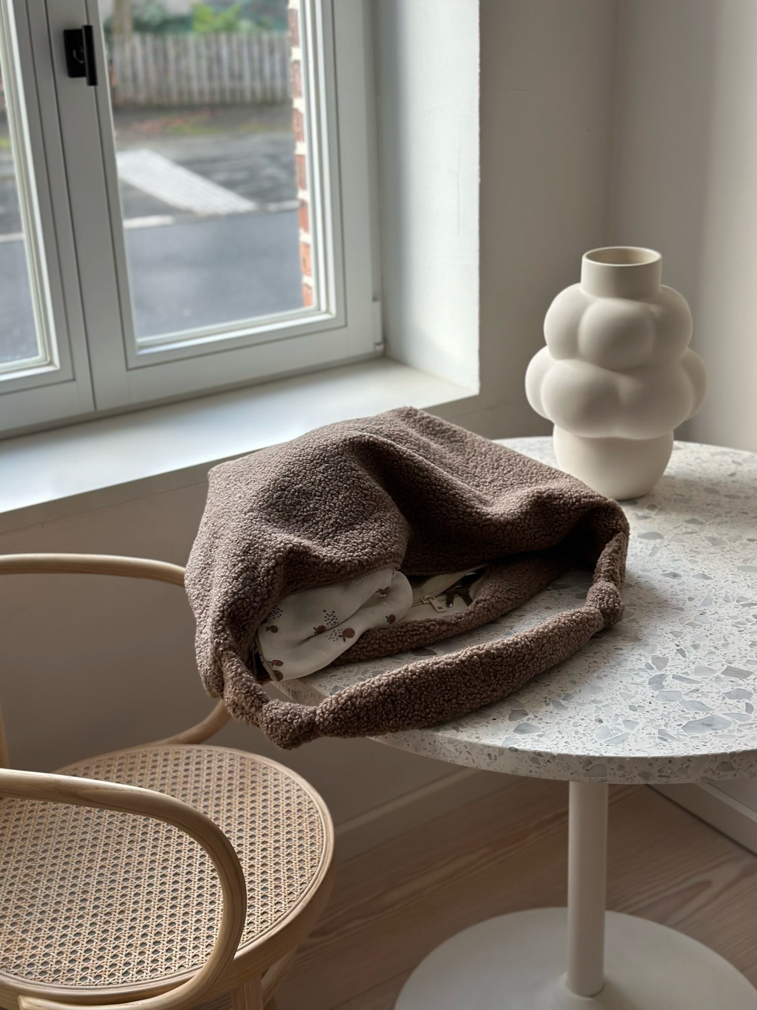Lukkily Mom Bag stone, Wickeltasche in schön, Teddylook – LUKKILY