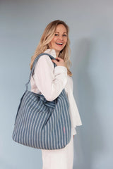 Gestreifte Denim Everyday Bag mit Reißverschluss und praktischen Innenfächern - lässige Crossbody Shopper Tasche aus Baumwolle